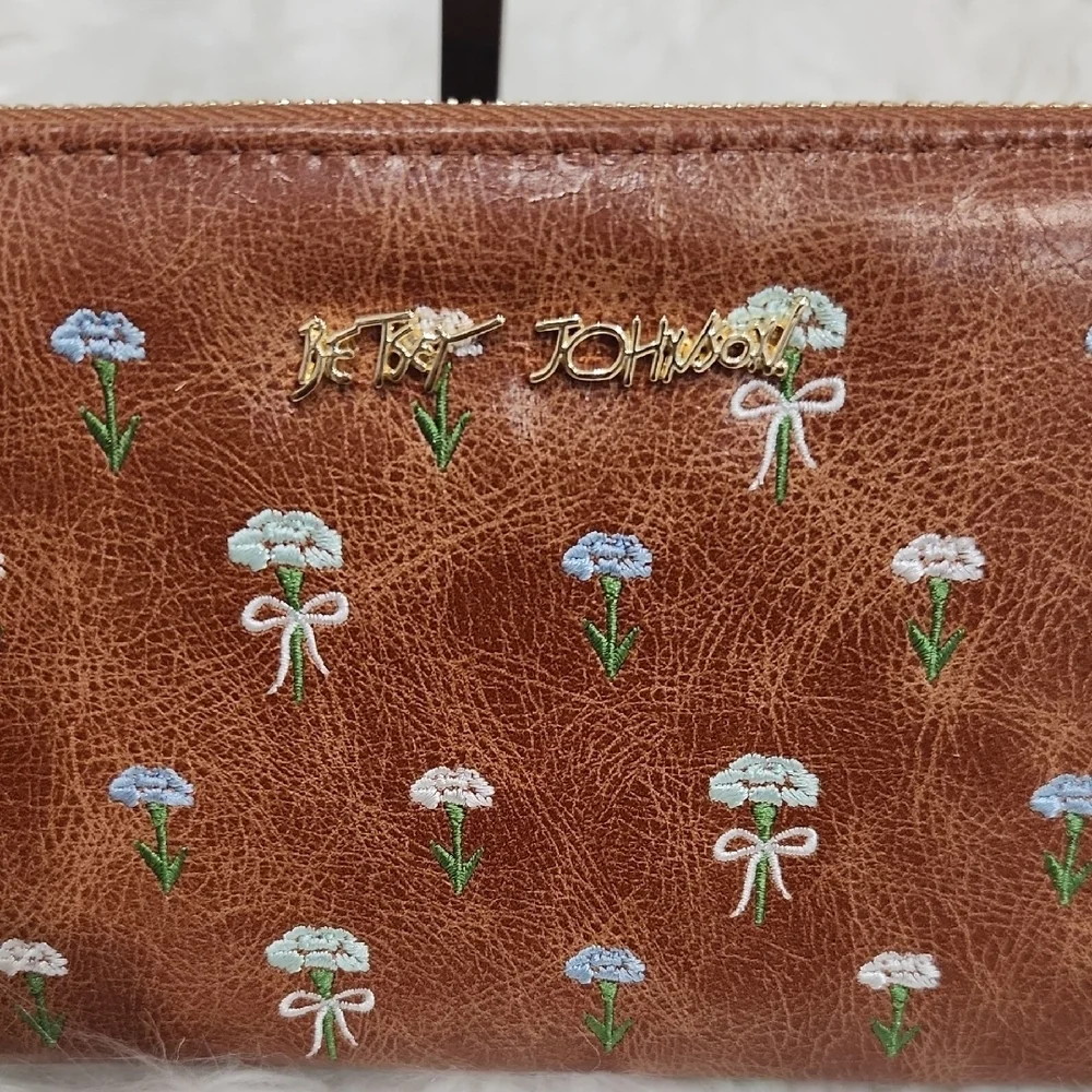 🤎▪️Betsey Johnson ▪️XOZIP-E Brown Floral Long Zip Continental  WALLET  Wristlet